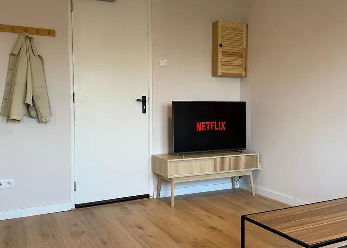 Prime Location 1br Walk Everywhere דירה